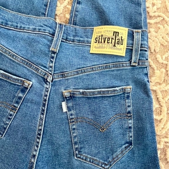 NWOT Levi’s Silver Tab Mom Jean High Waist Distressed - Picture 8 of 15